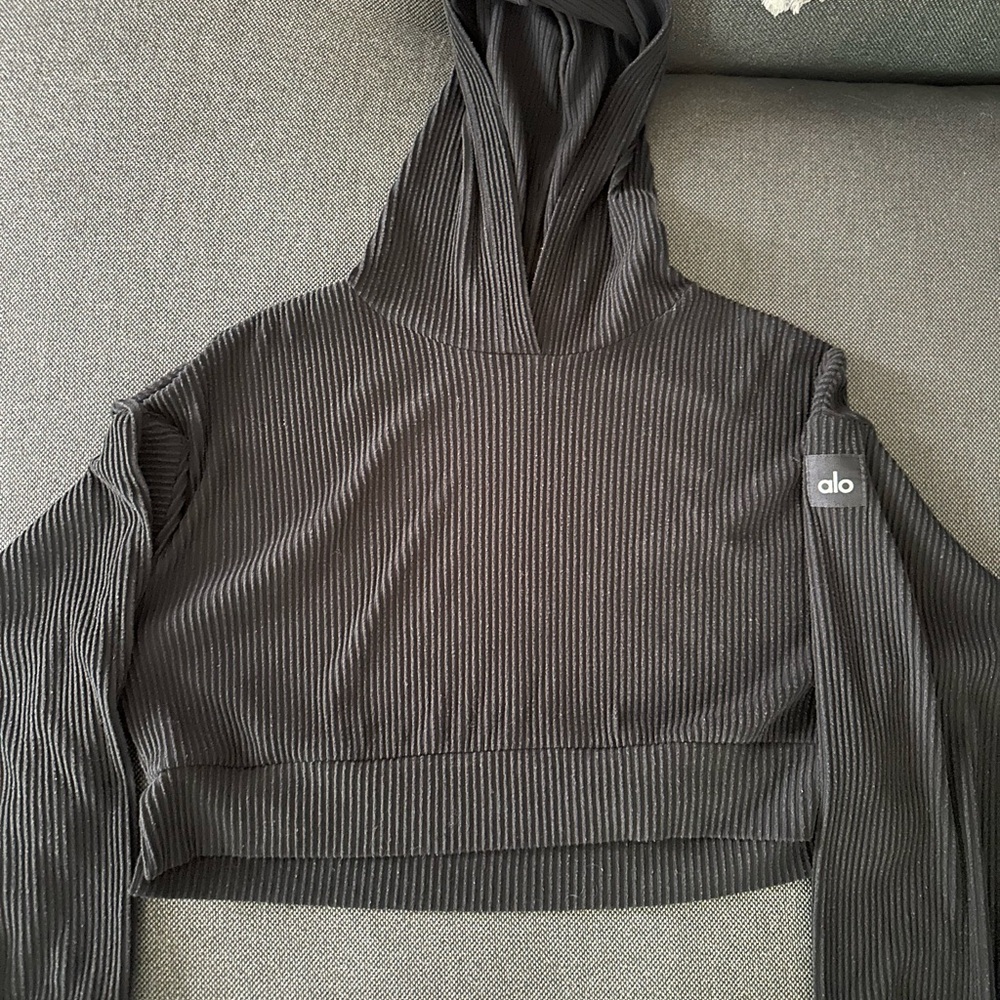 ALO Yoga Charcoal Cropped Ribbed Pullover